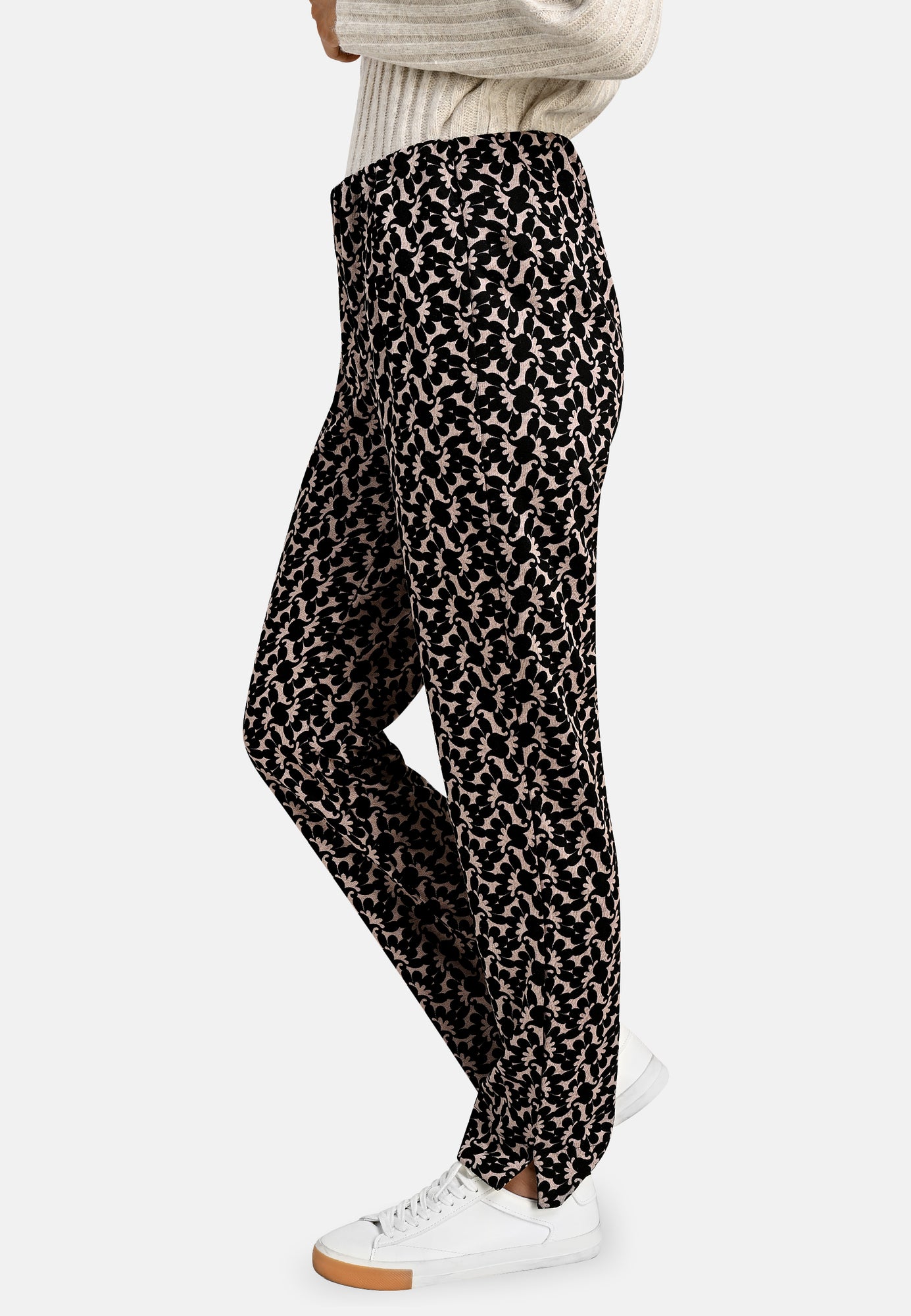 24617 Jersey broek met ornamentprint in zwart/beige