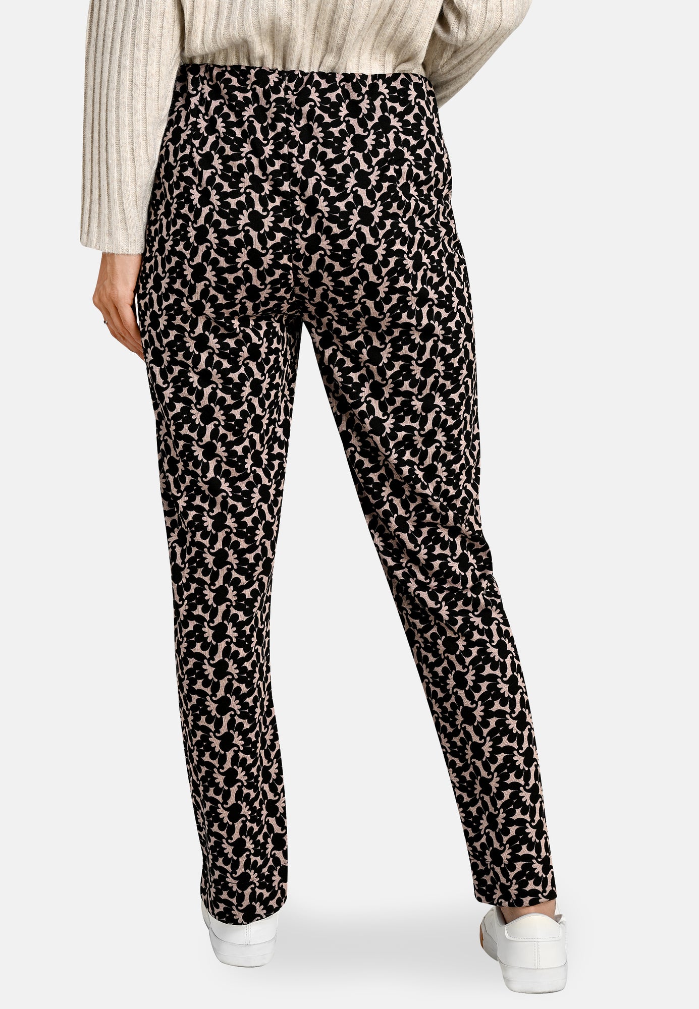 24617 Jersey broek met ornamentprint in zwart/beige