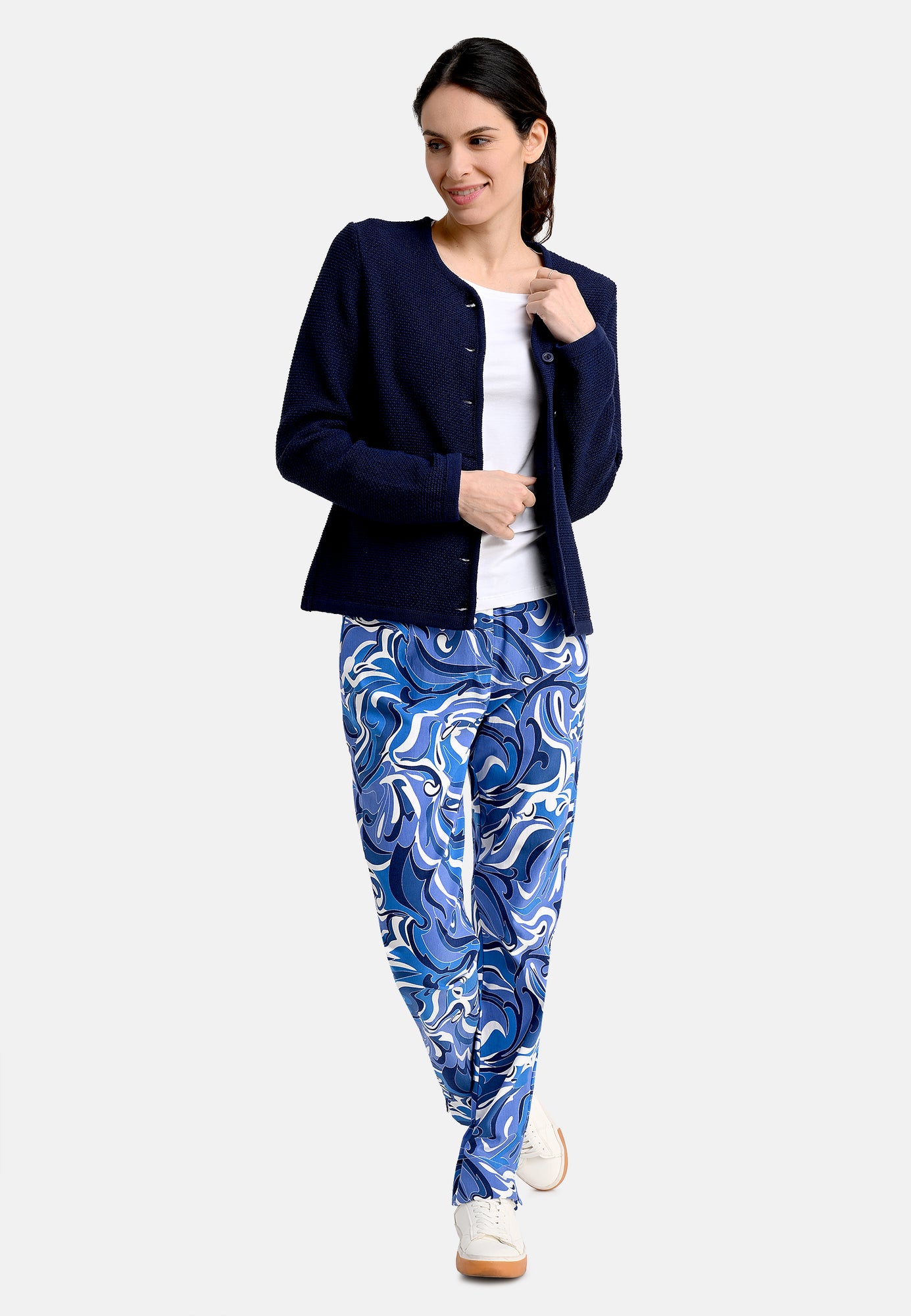 25208 Stretch-Hose mit Ornament-Print in Blau/Weiß