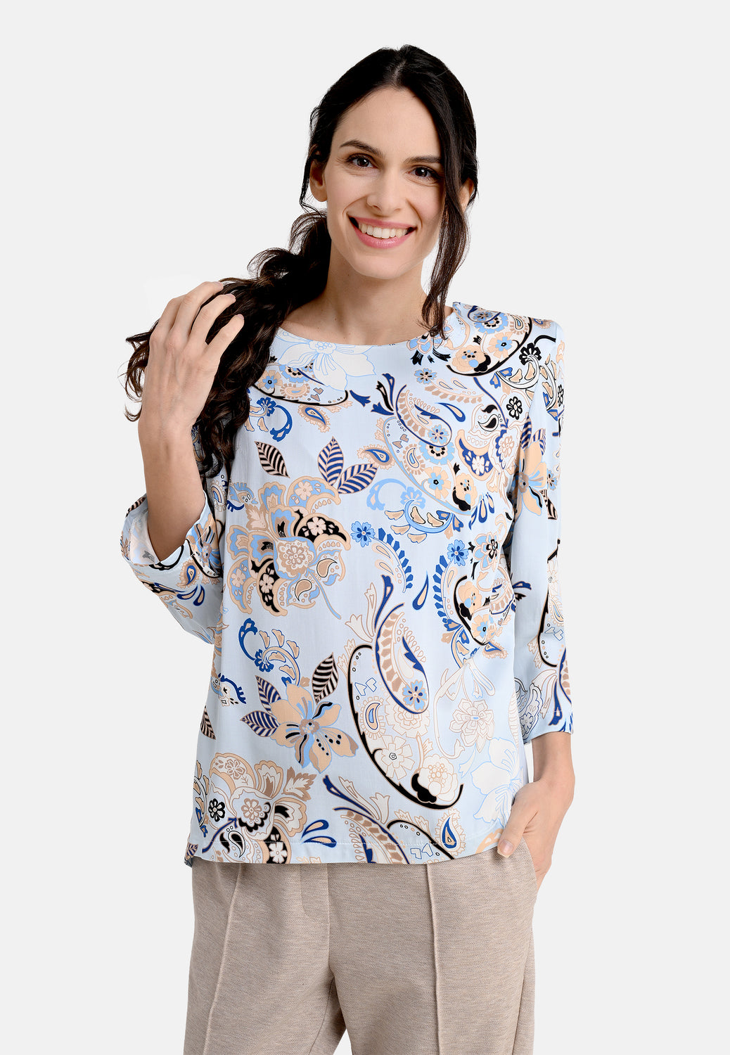 25214 Bluse mit Ornament-Print in Hellblau/Beige