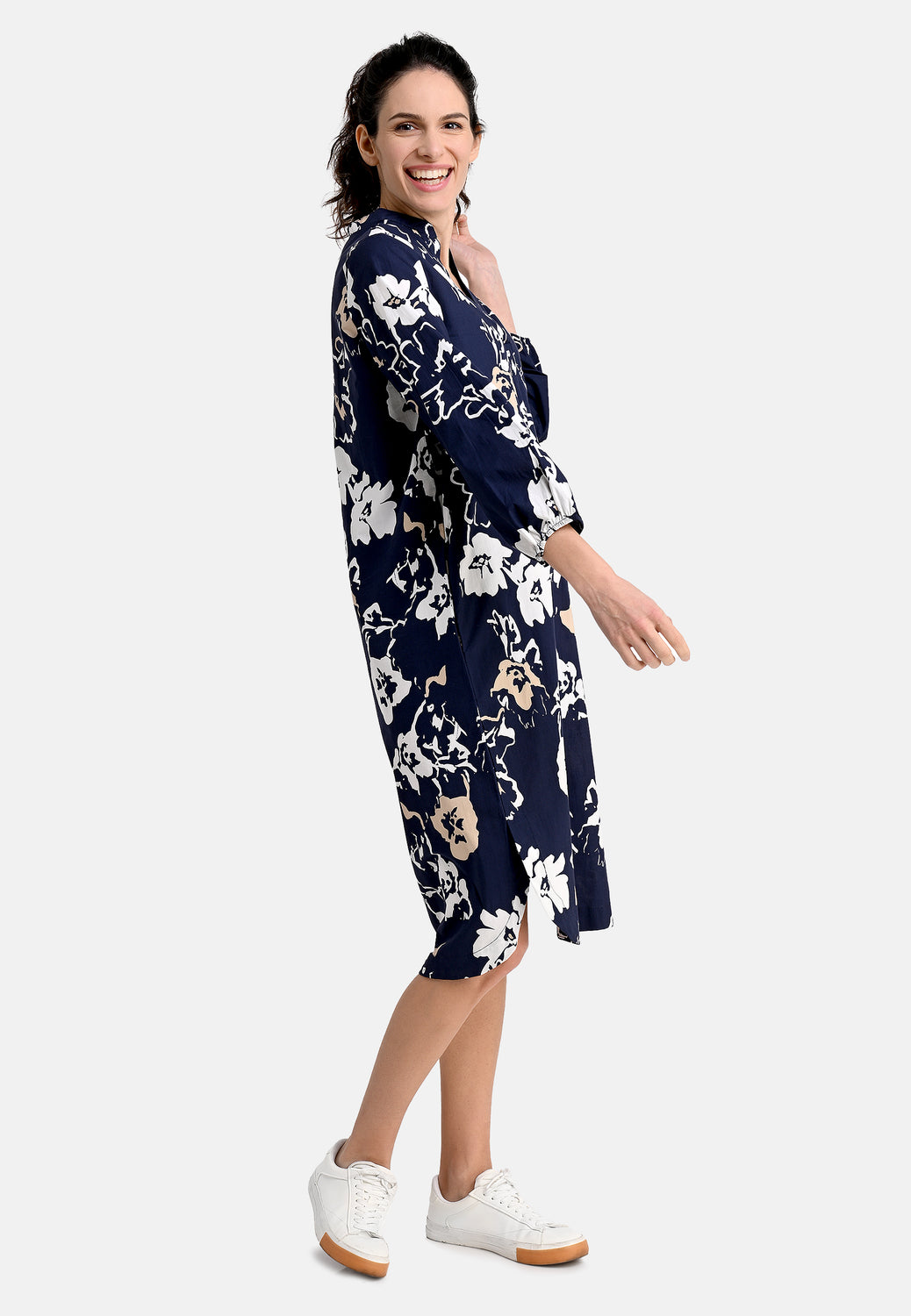 25218 Kleid mit Blüten-Print in Dunkelblau/Weiß