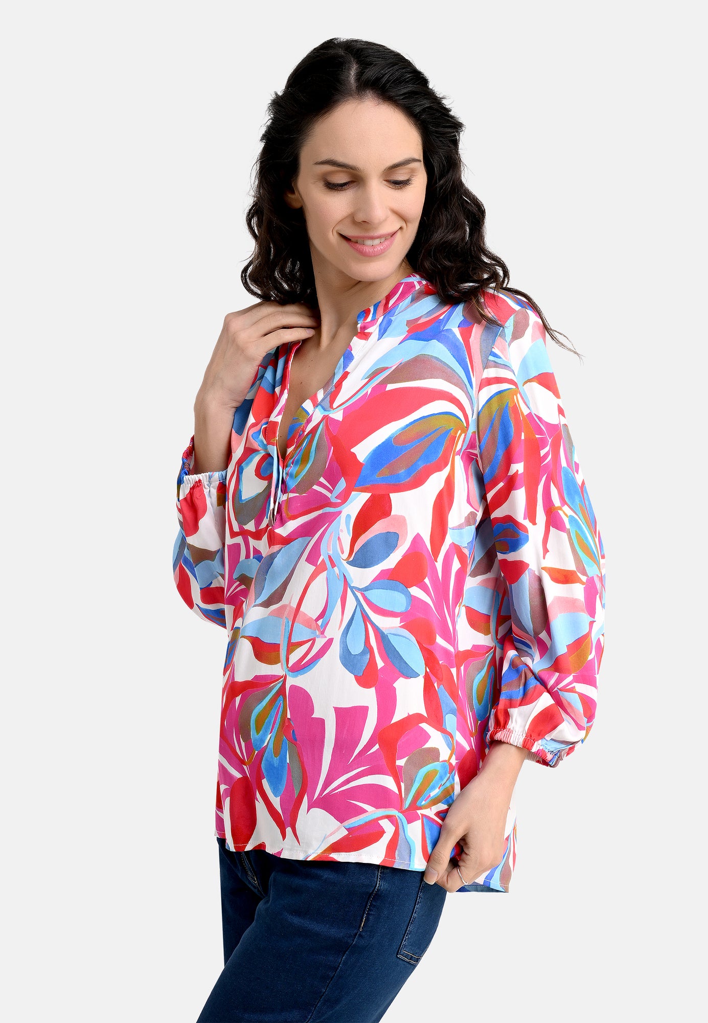 25221 Bluse mit Tropical-Print in Pink/Hellblau