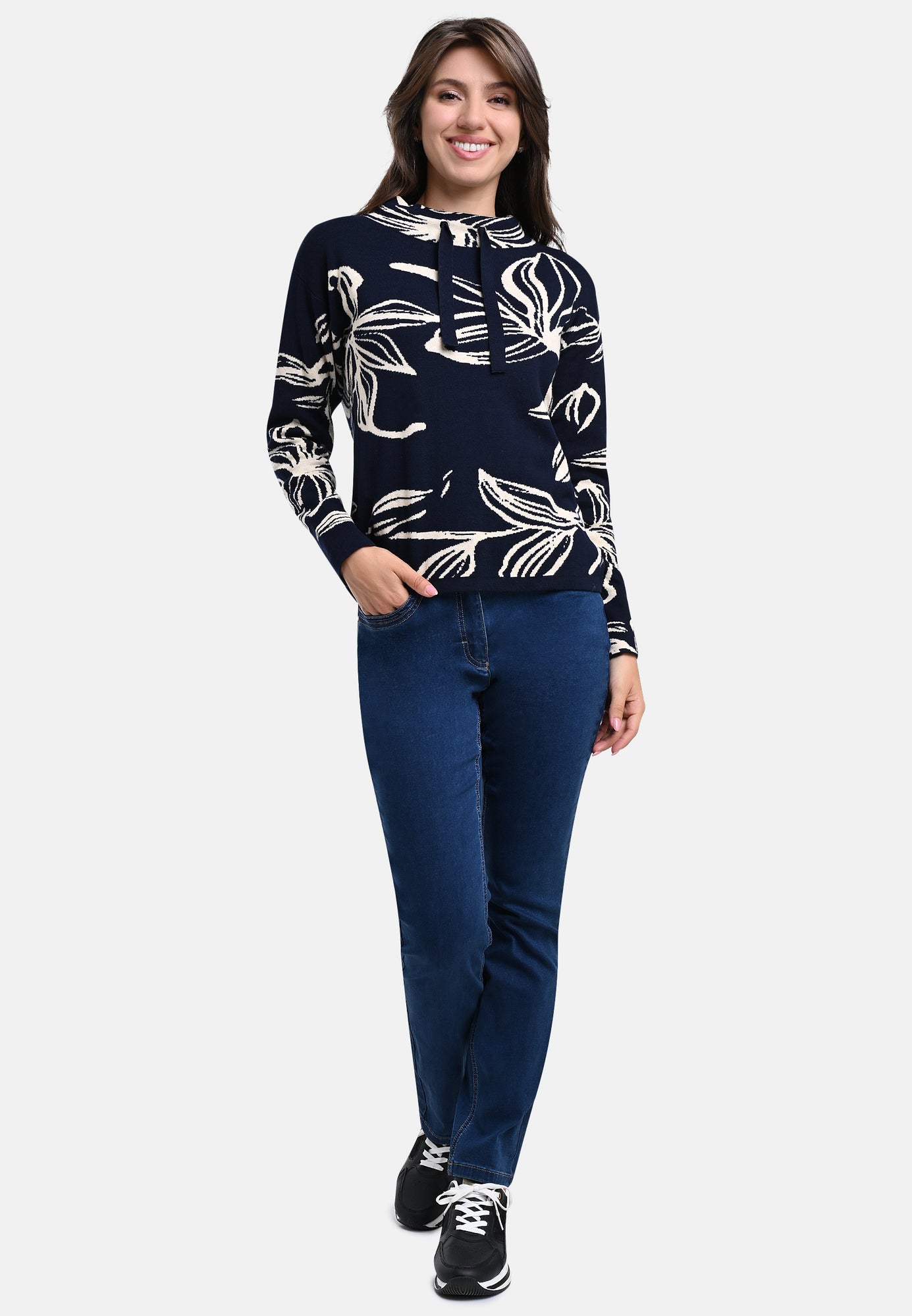 25504 Strickpullover mit Blütenmuster in Navy/Ecru