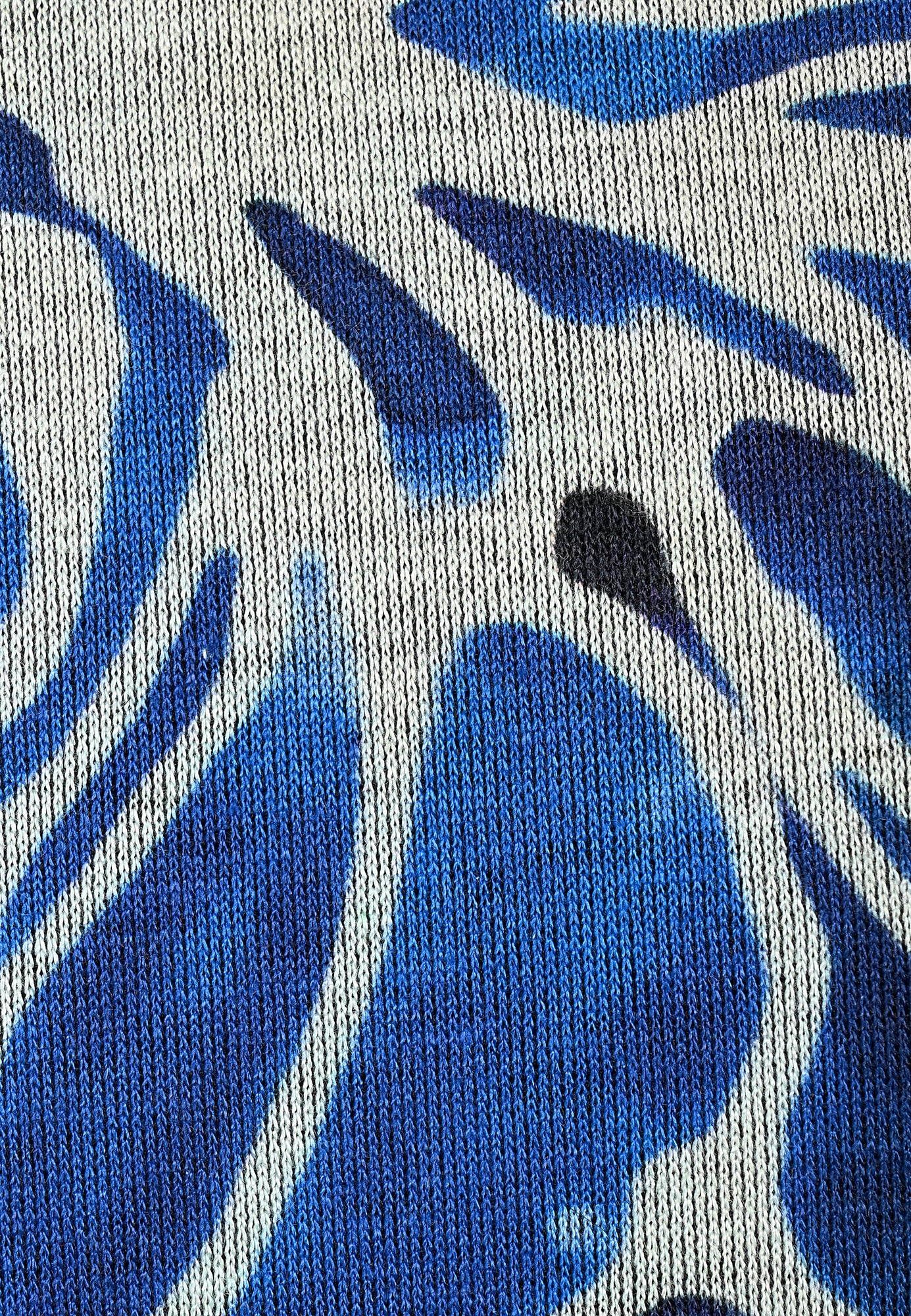 25506 Shirt mit Blumen-Print in Schwarz/Blau