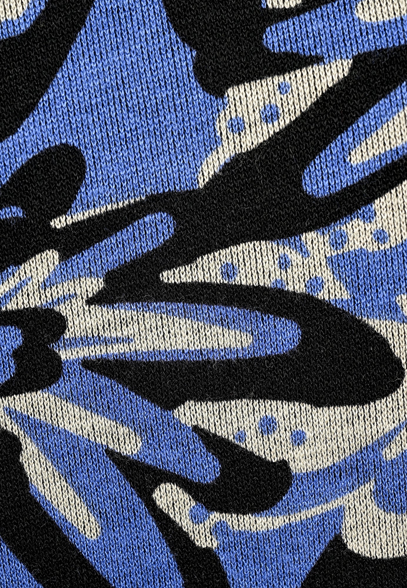 25508 Shirt mit Blüten-Print in Blau/Schwarz