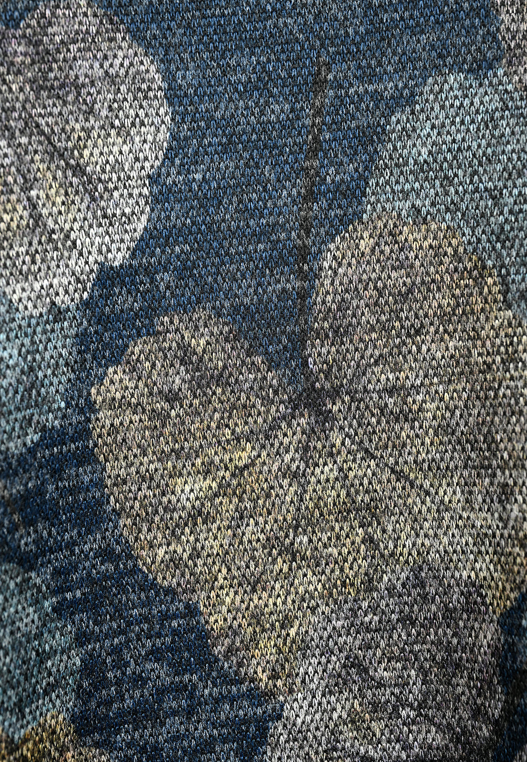 25517 Kleid mit Ginko-Print in Blau/Grau