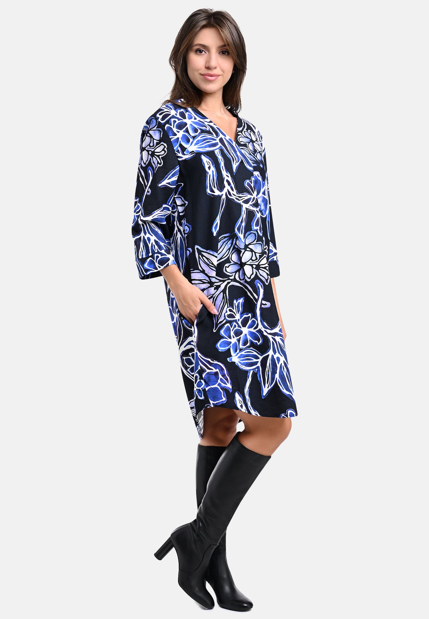 25521 Kleid mit Blumen-Print in Schwarz/Blau