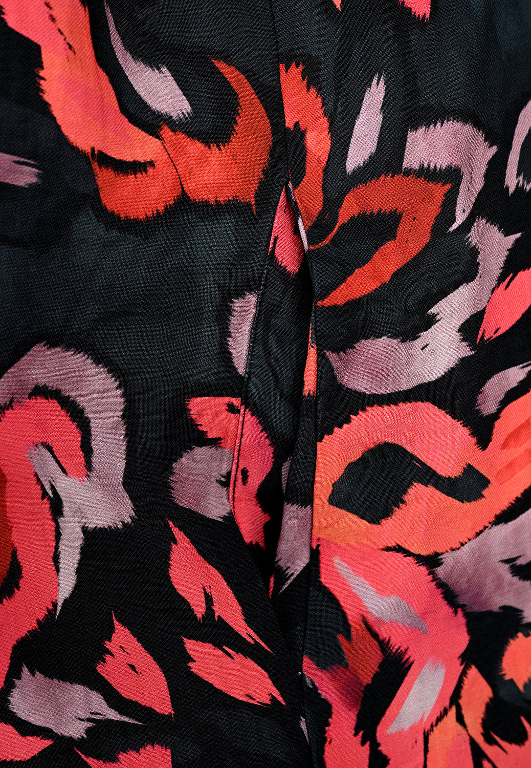 25622 Kleid mit Blüten-Print in Rot/Schwarz