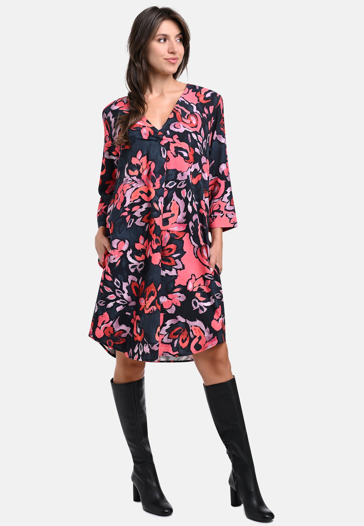 25622 Kleid mit Blüten-Print in Rot/Schwarz