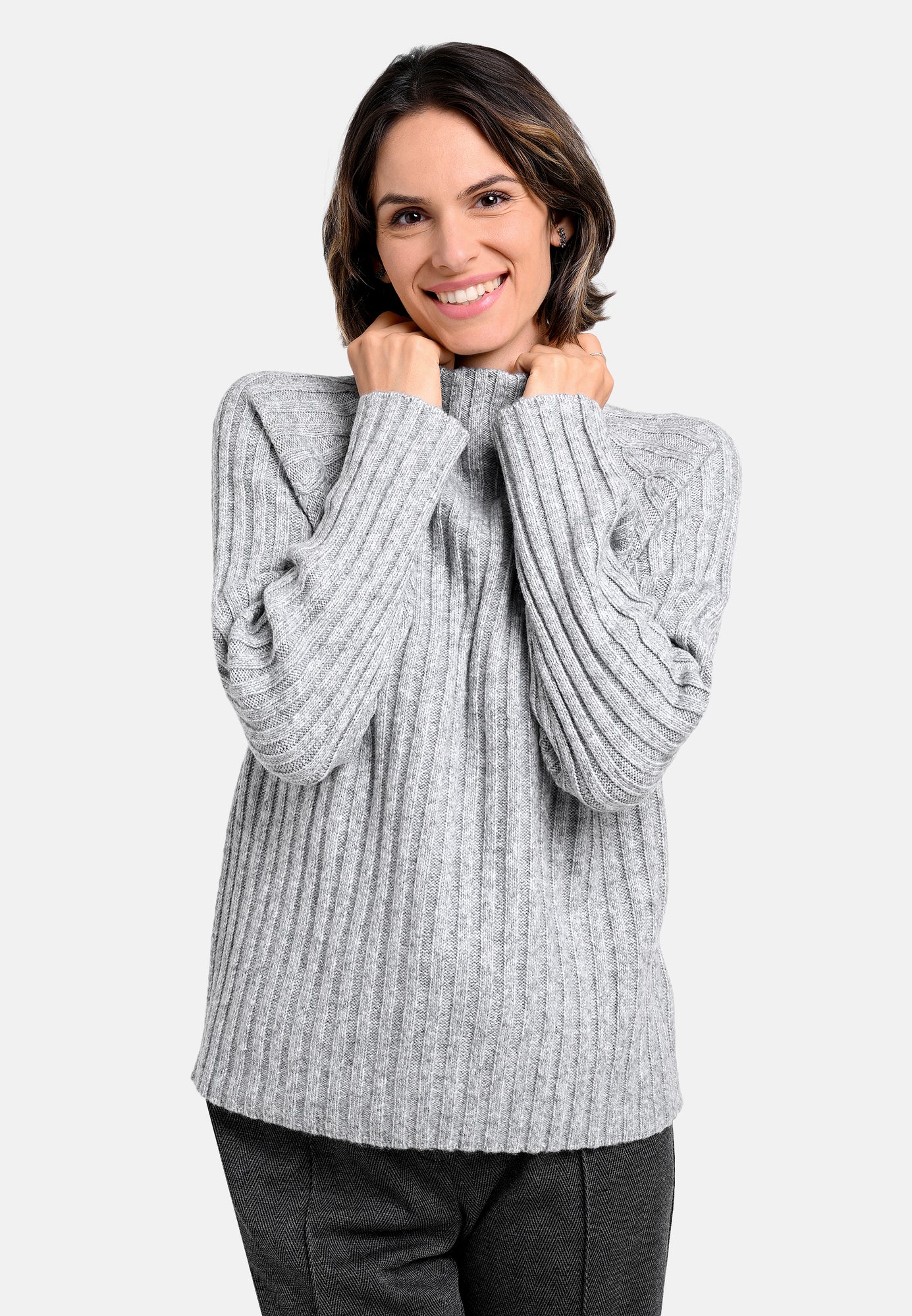 25711 Strickpullover in Hellgrau
