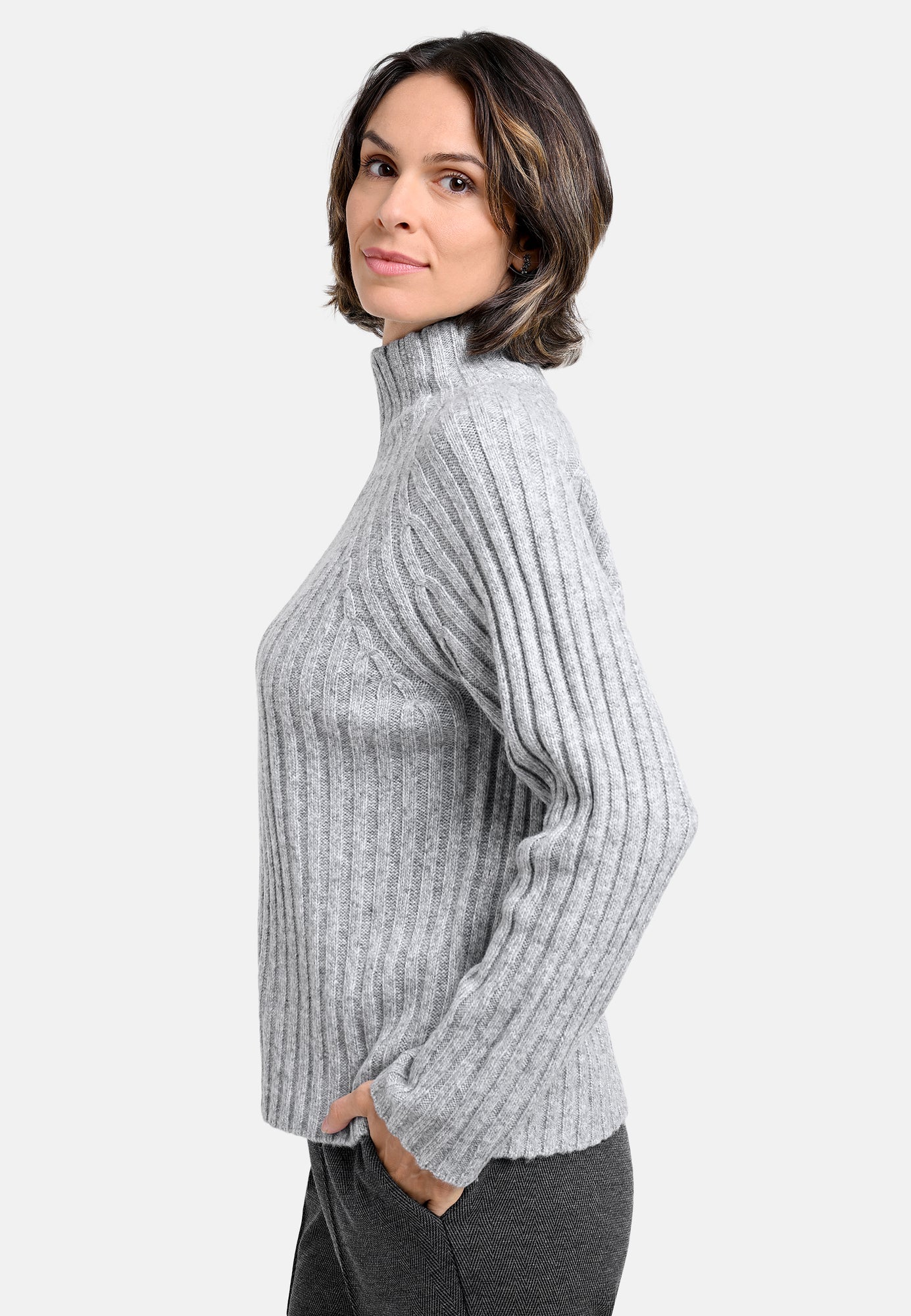 25711 Strickpullover in Hellgrau