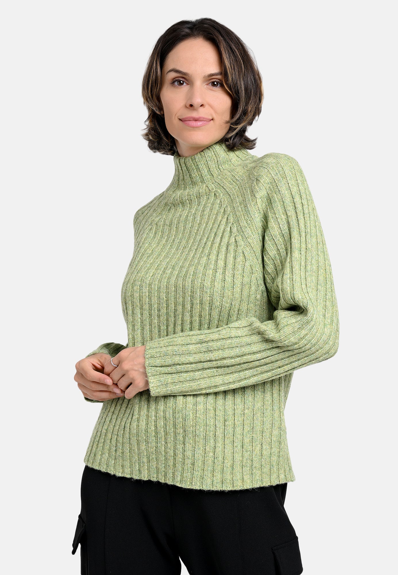 25724 Strickpullover in Hellgrün