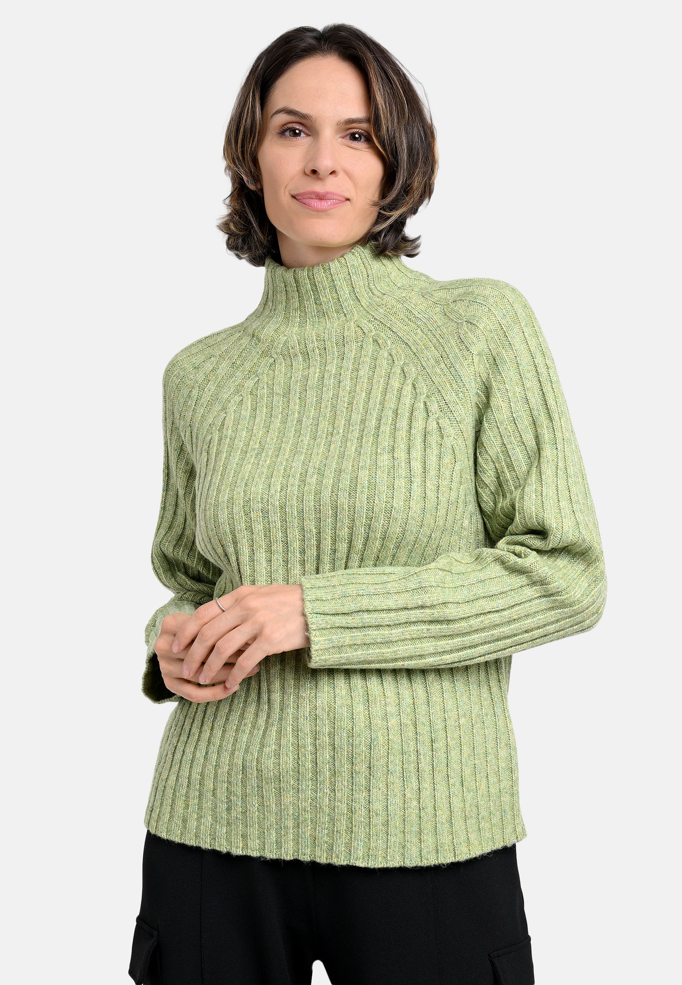 25724 Strickpullover in Hellgrün