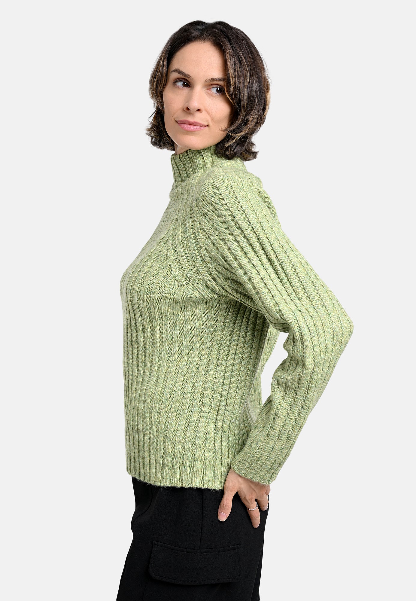 25724 Strickpullover in Hellgrün
