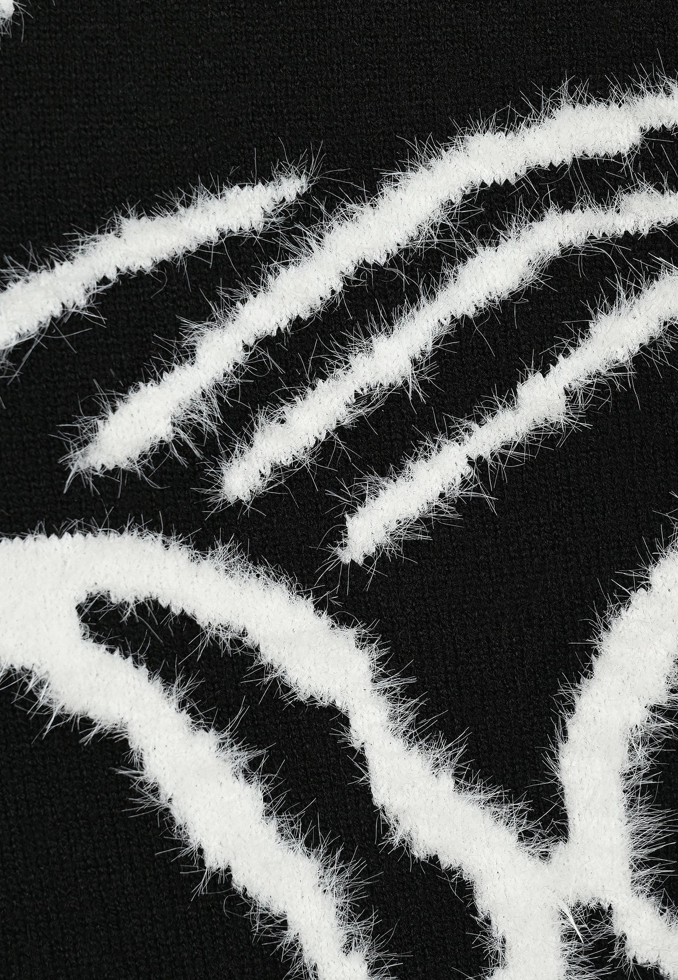 25821 Strickpullover mit Blütenmuster in Schwarz/Weiß