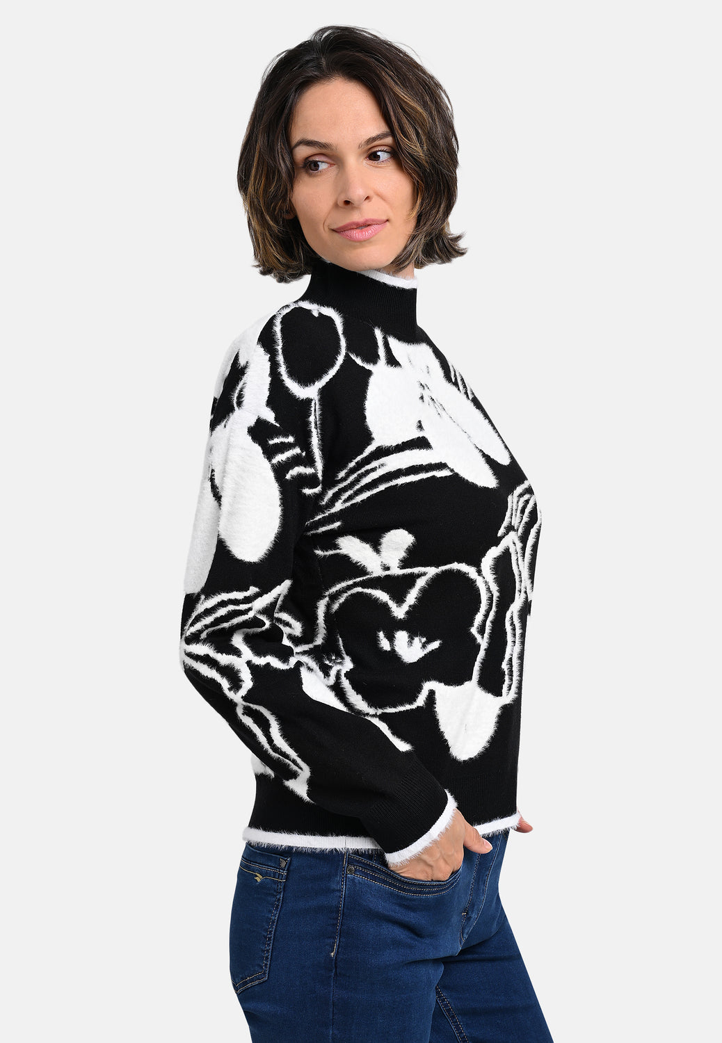 25821 Strickpullover mit Blütenmuster in Schwarz/Weiß